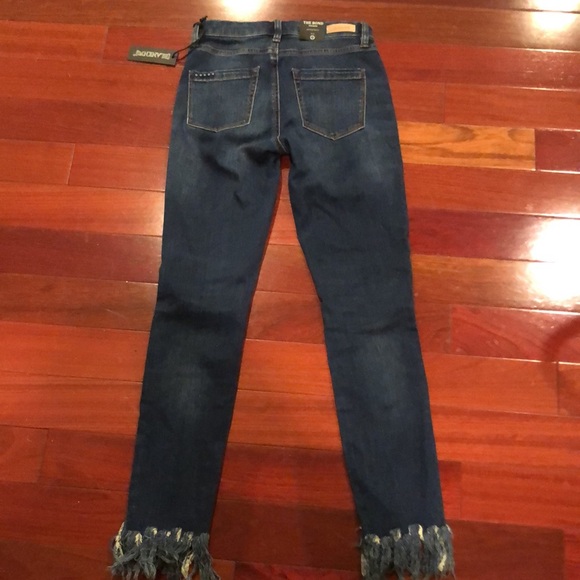 BlankNYC NWT 🎉host pickx3🎉Blank mid rise distressed fringe bottom skinny jeans - Picture 12 of 13